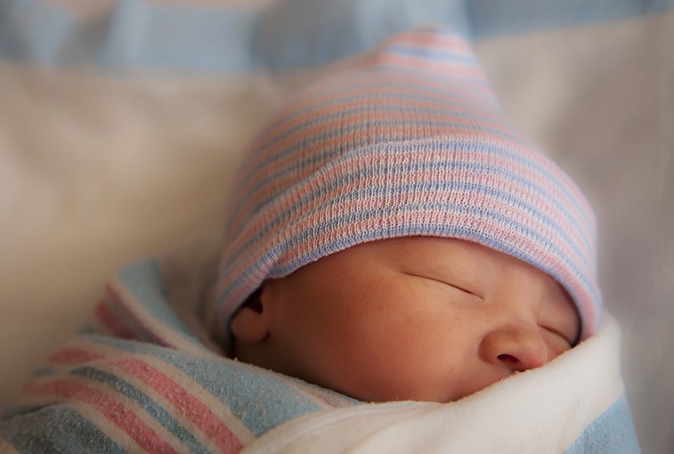 12 Rules When Visiting a New Mom - Sleeping Should Be Easy