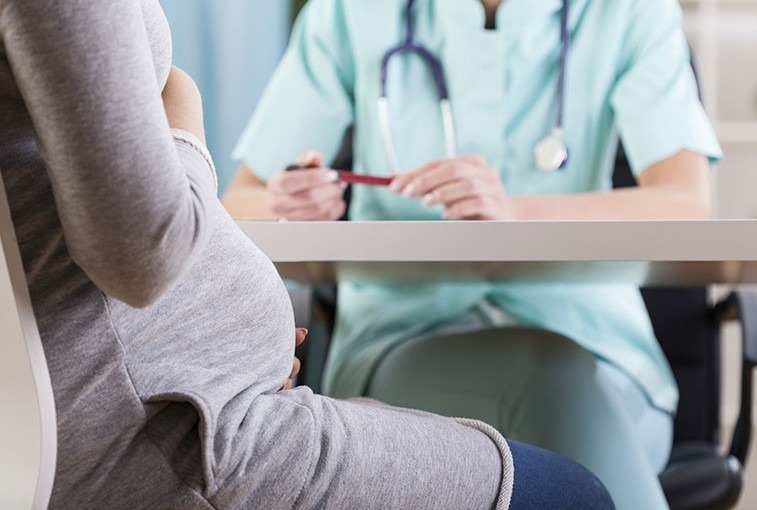 https://news.sanfordhealth.org/wp-content/uploads/2015/10/Pregnant-woman-talking-to-doctor.jpg