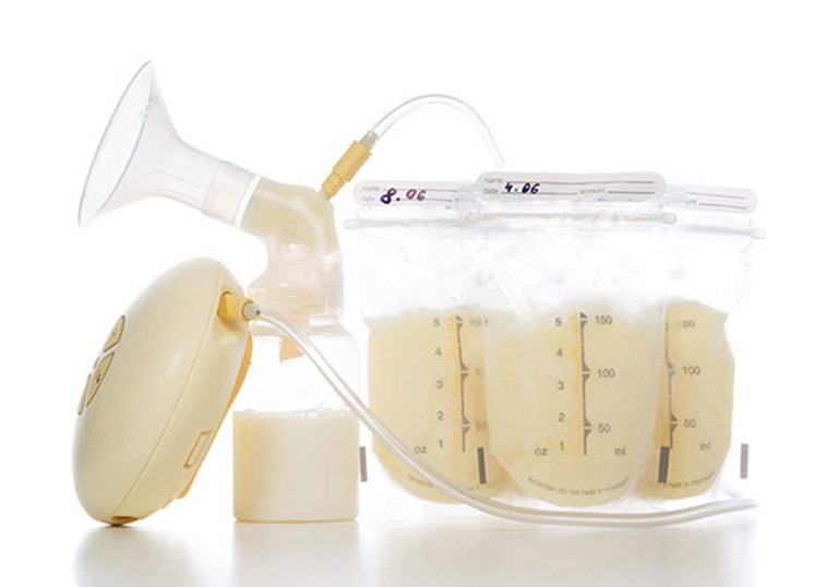 breastfeeding pump with milk