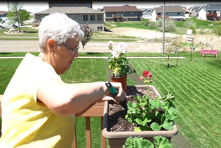 Anterior hip replacement changes woman’s life