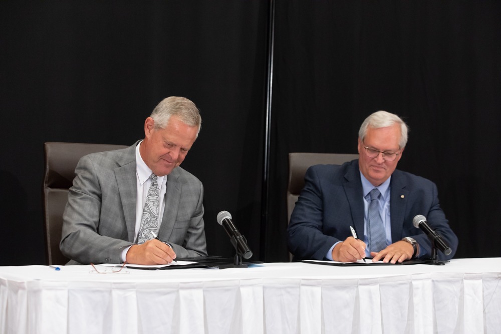 Kelby Krabbenhoft and David Horazdovsky sign affiliation agreement