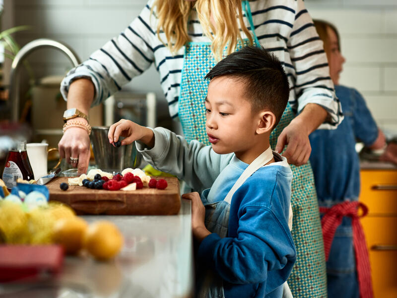 Help your child choose healthy snack foods
