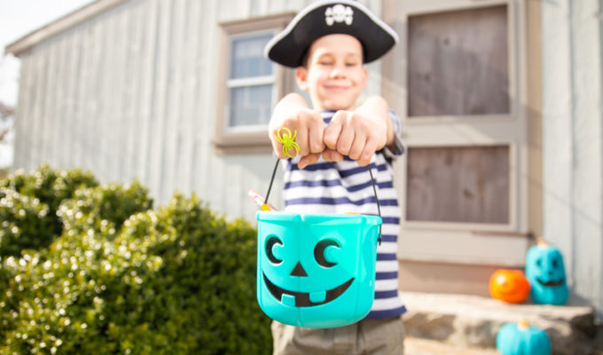 Teal pumpkins show trick-or-treaters allergy-free options