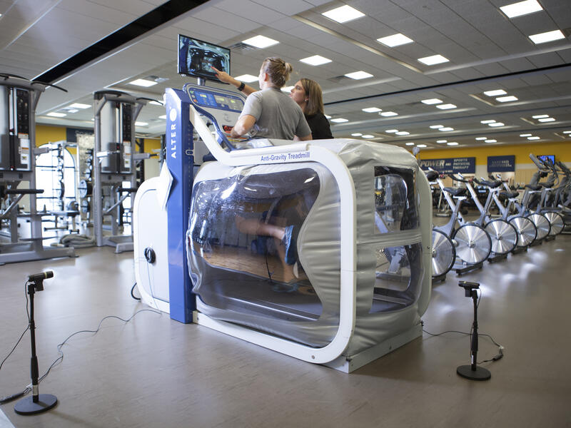 Anti-gravity treadmill promotes healing with weightlessness