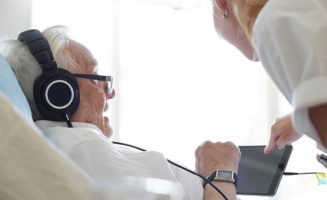 As a key way to connect, hospice visits adapt to pandemic