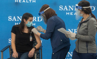 First Sanford Sioux Falls caregivers get COVID-19 vaccine
