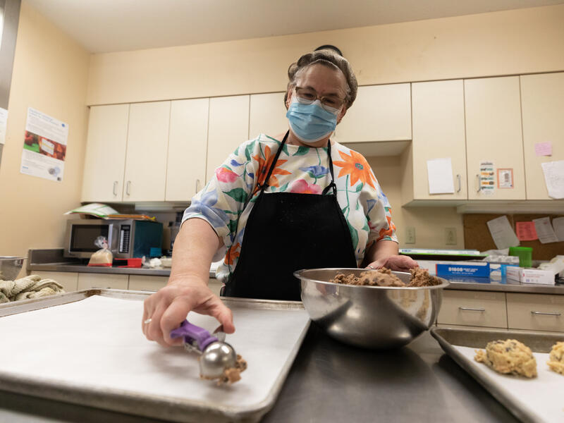 Cook loses home in fire, still shows up for residents