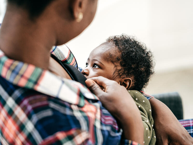 5 ways breastfeeding helps mothers and babies alike