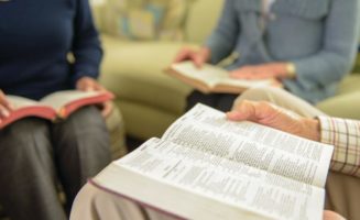 Senior pastor leads talk on faith, science and vaccines