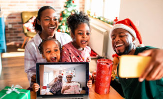 Family takes virtual selfie with their grandparents for Christmas