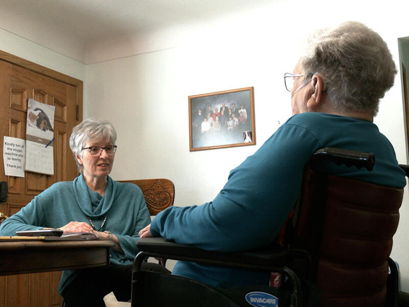 Hospice volunteer connects with patients at end of life