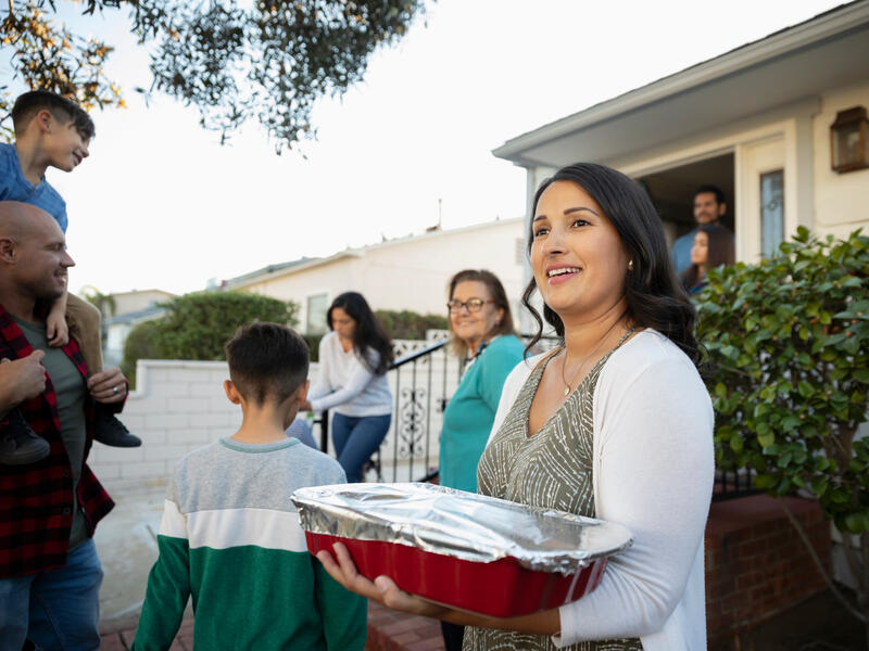 Tips for keeping your cookouts and picnics safe