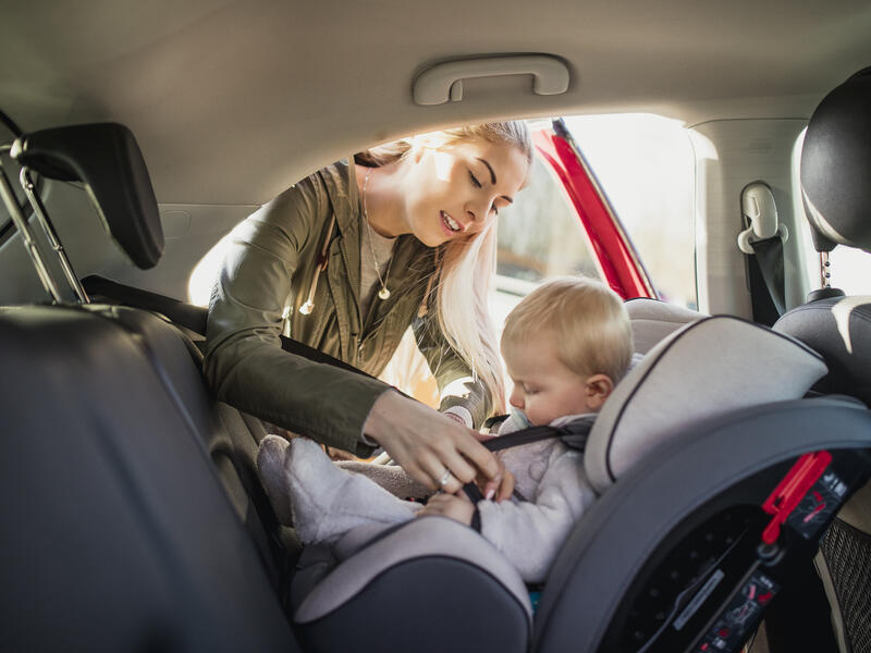 Turning your child’s car seat to face forward can wait
