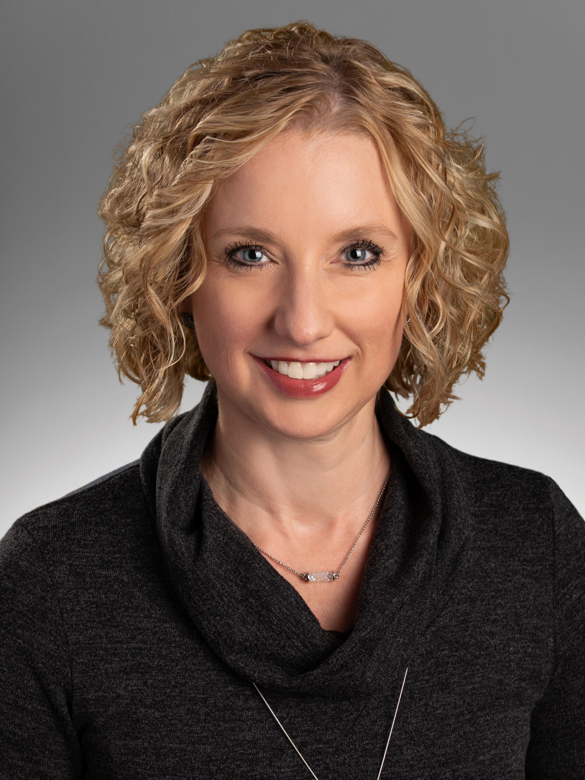 photo portrait of Dr. Jennifer Schriever
